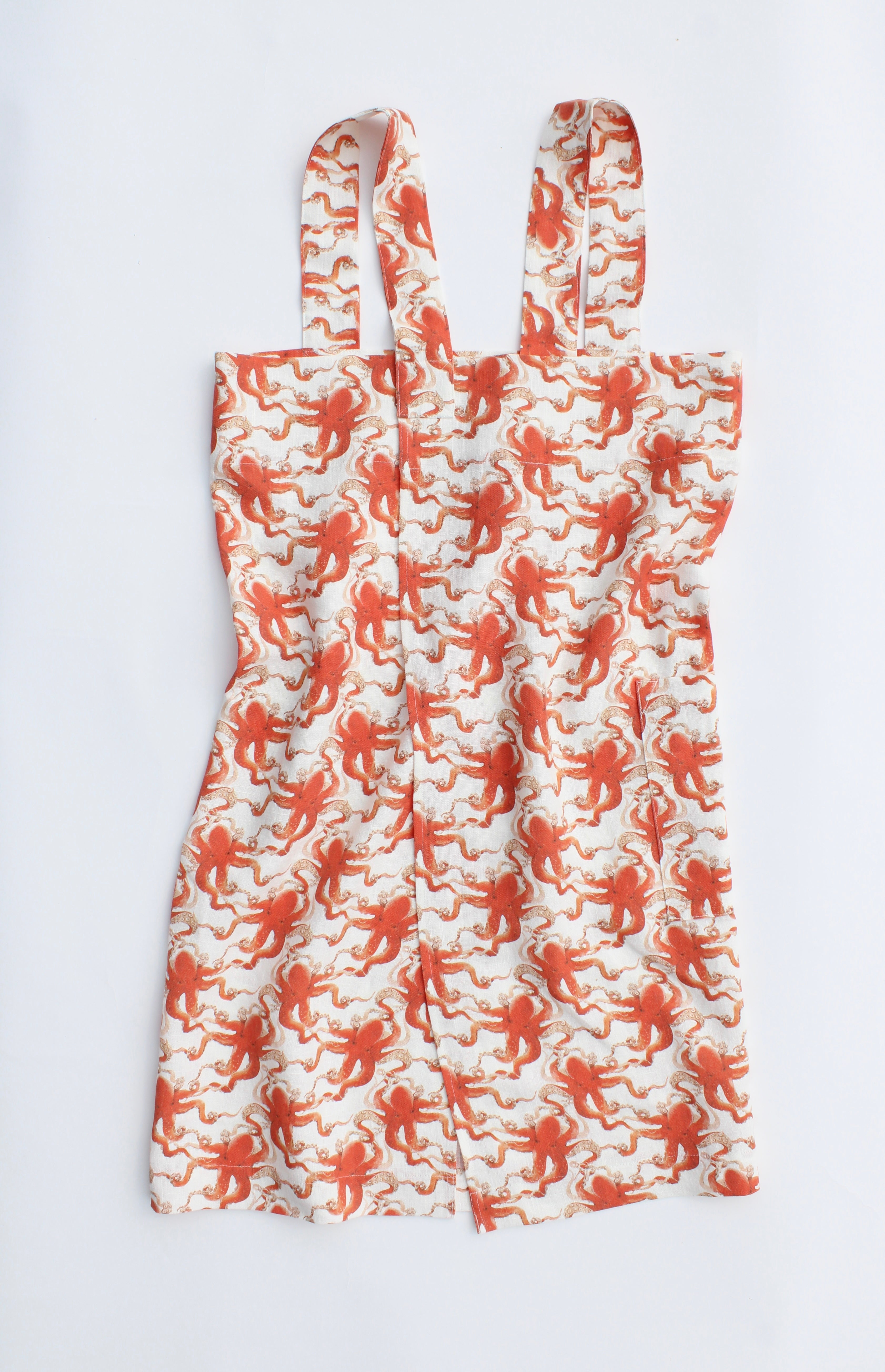 Linen cross back apron Red Octopus